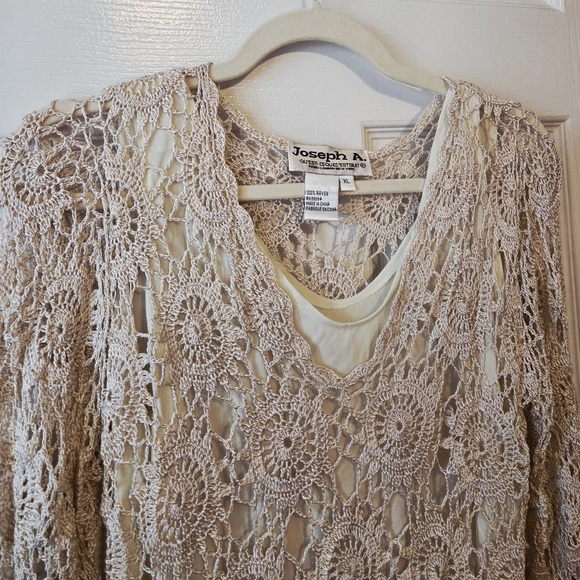Hand Crochet Lace Tunic Blouse in Cream - Picture 3 of 6